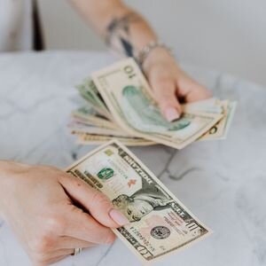 How Much Does a Realtor Charge to Sell a House North Carolina