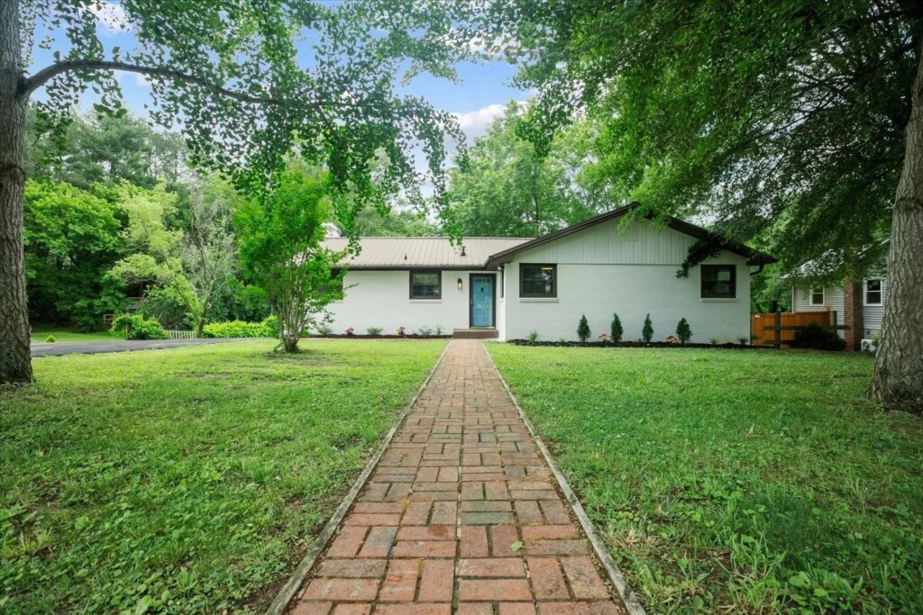 Front of a home in Clarksville, TN we bought fast with cash