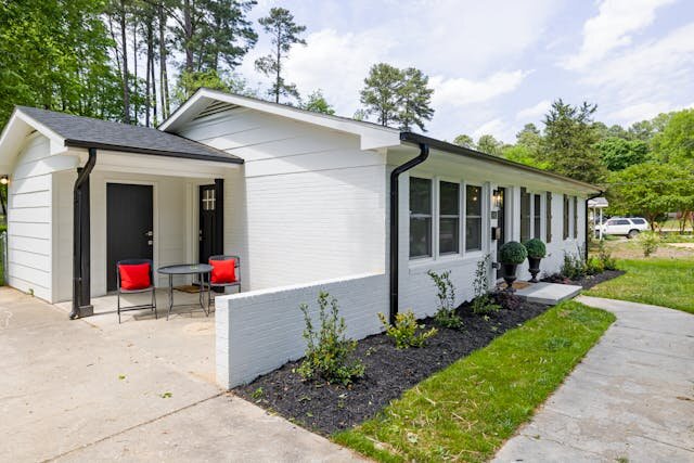 Seamless home selling in New Hampshire with no repairs needed and fast closing times, ensuring a stress-free experience.