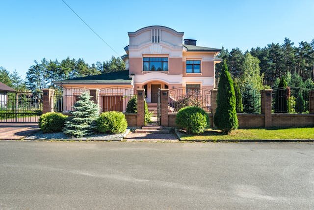 Seamless home selling in Rockingham County with no repairs needed and fast closing times, ensuring a stress-free experience.