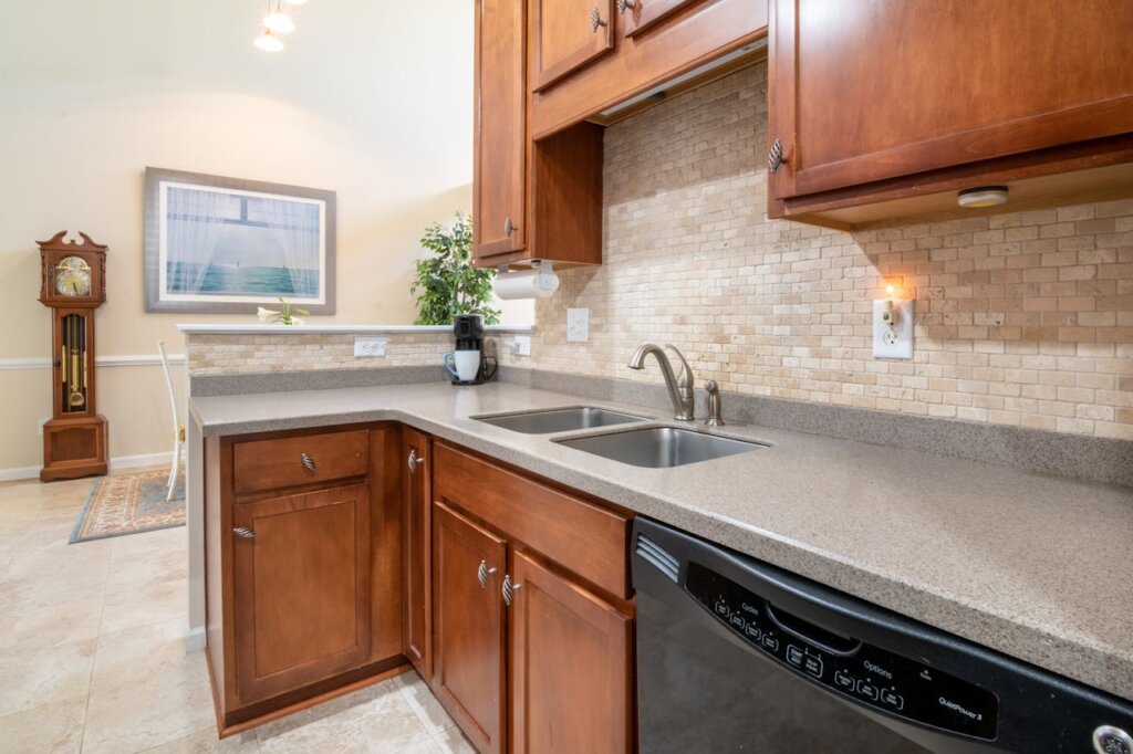 Homeowners selling their house fast in Derry, NH with Joe Homebuyer