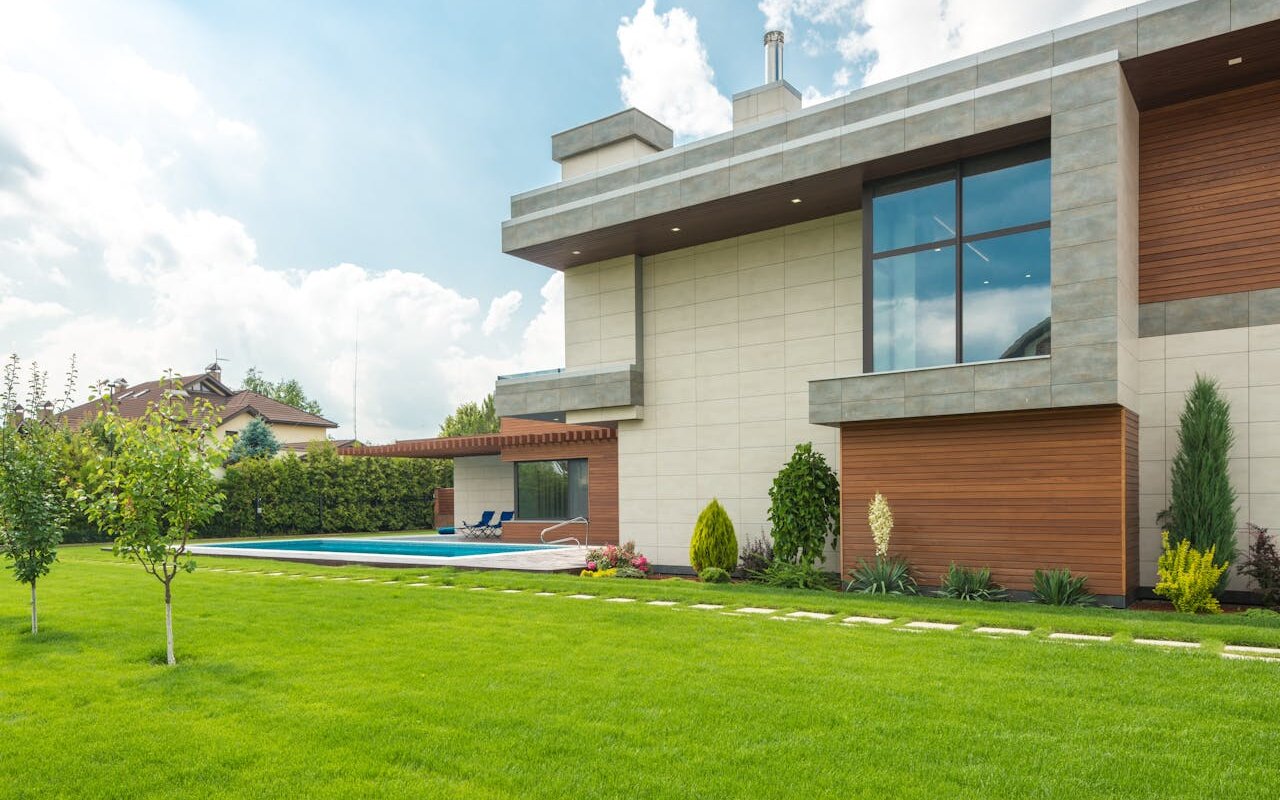 Homeowners selling their house fast in Nashua, NH through Joe Homebuyer New Hampshire