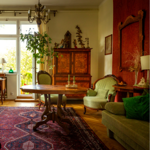 Can I list my house for sale with furniture in Texas