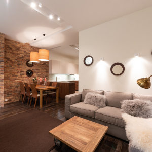 Can I put my house on sale with furniture in Texas