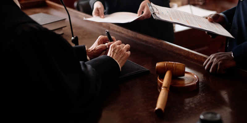 Selling a House With an Ongoing Lawsuit in Arlington