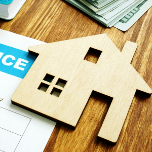 Can I swap my homeowners insurance policy after closing In Texas