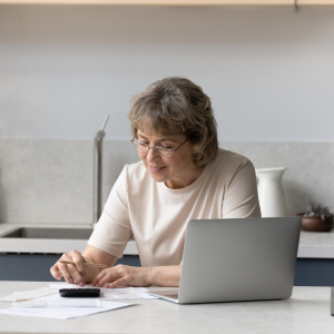 Who handles HOA fee payments at closing In Texas