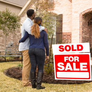Who makes the HOA fee payment during closing In Texas