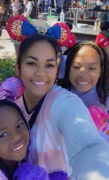 Rhonda Jones with her two daughters.