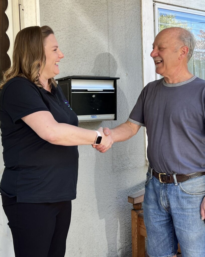 Rebecca Porter, local home buyer in Oregon, with a homeowner.