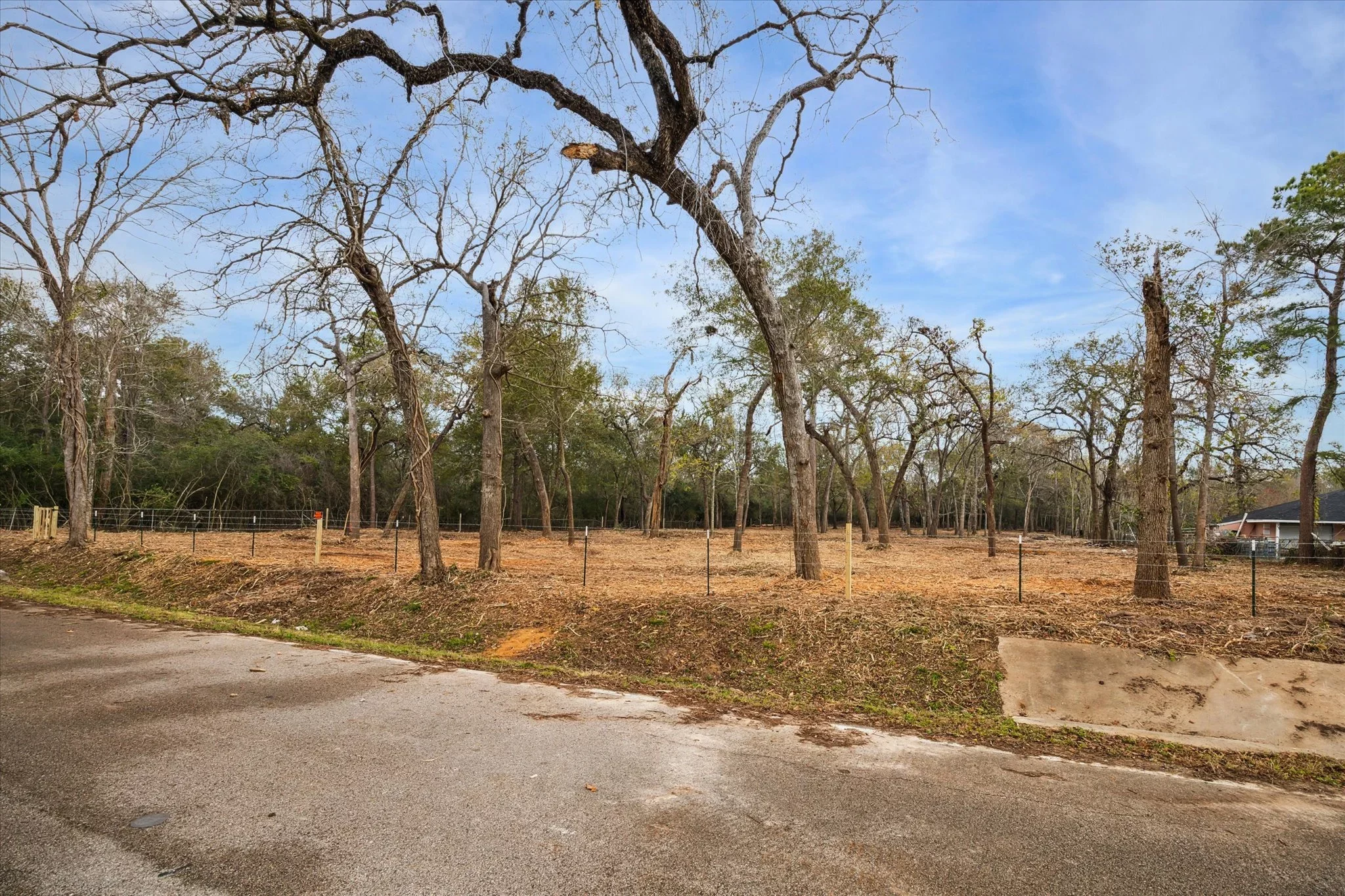 We buy land in Houston Texas