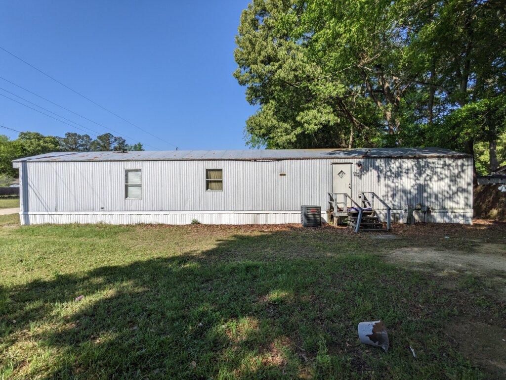 We can buy your mobile home within 48h. Get in touch today!