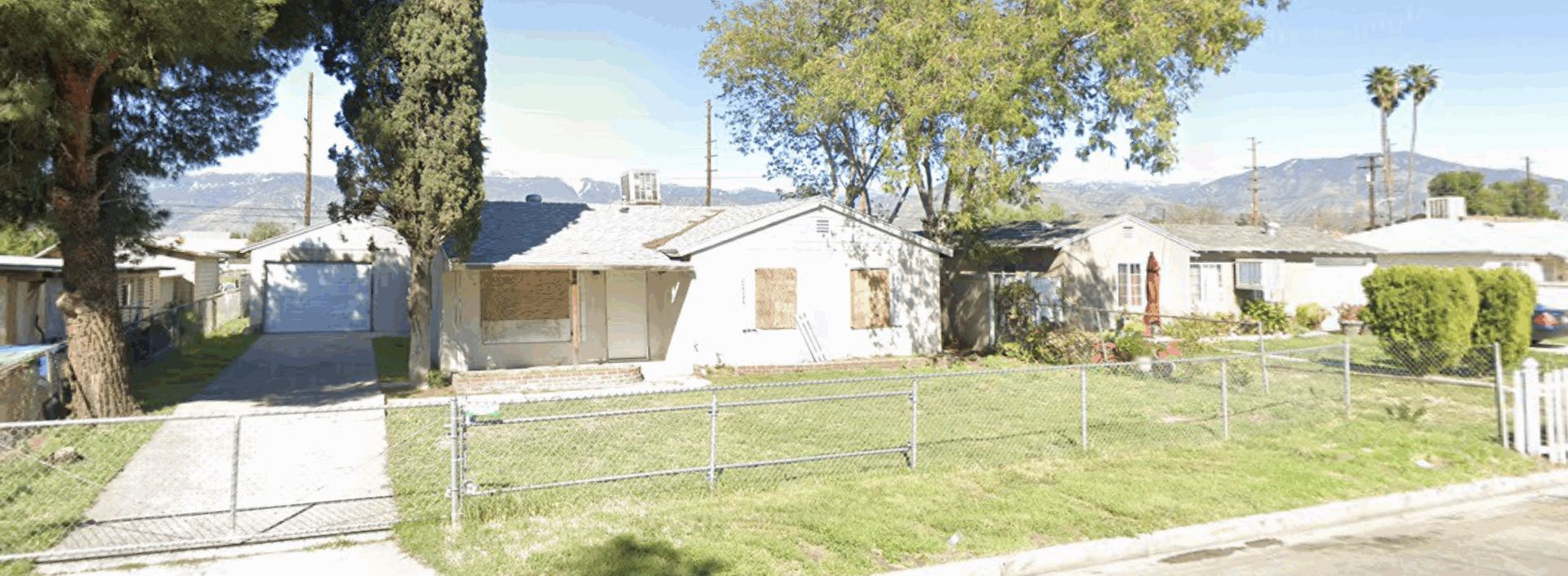 San Bernardino House boarded up needs repairs