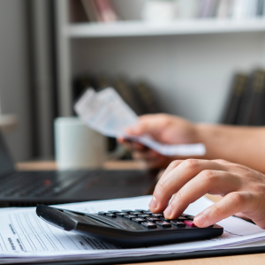 Who Handles the Closing Costs During a Home Sale Missouri