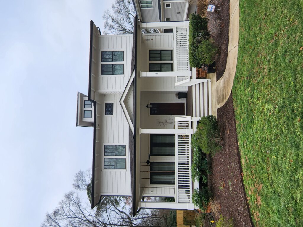 If done right, selling your house fast while needing to relocate can be hassle-free. You could be moved into your new home in no time