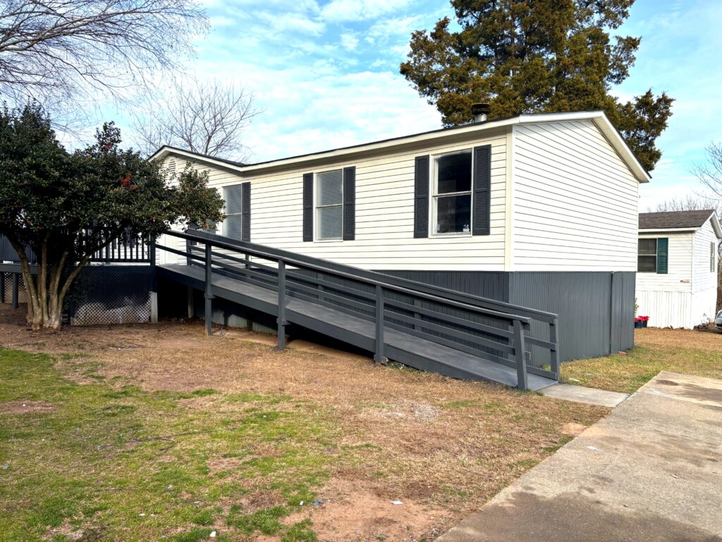 Fully renovated 4 bedroom mobile home in Austell GA