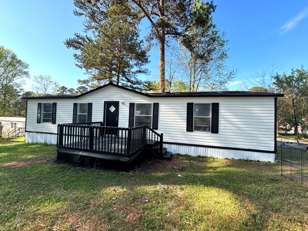 Move-in ready 3 bedroom mobile home in Hampton GA