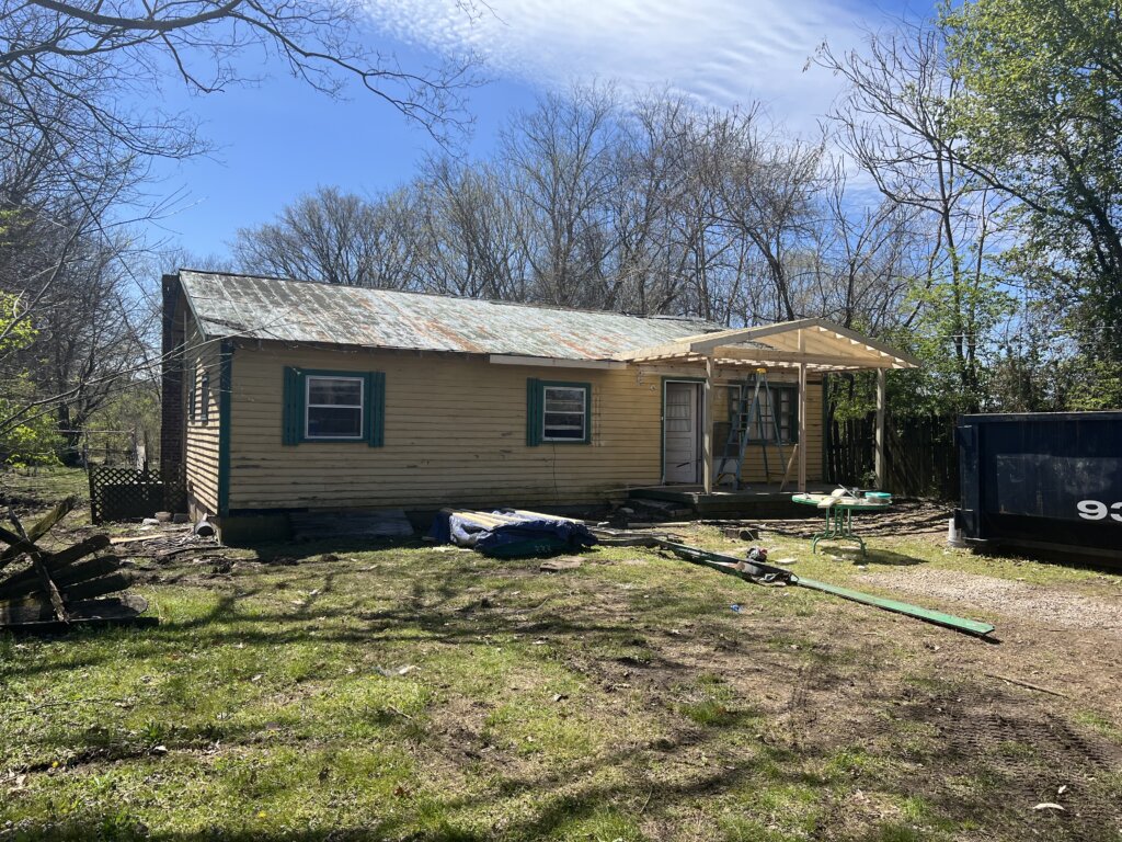 distressed house in rural tennessee
