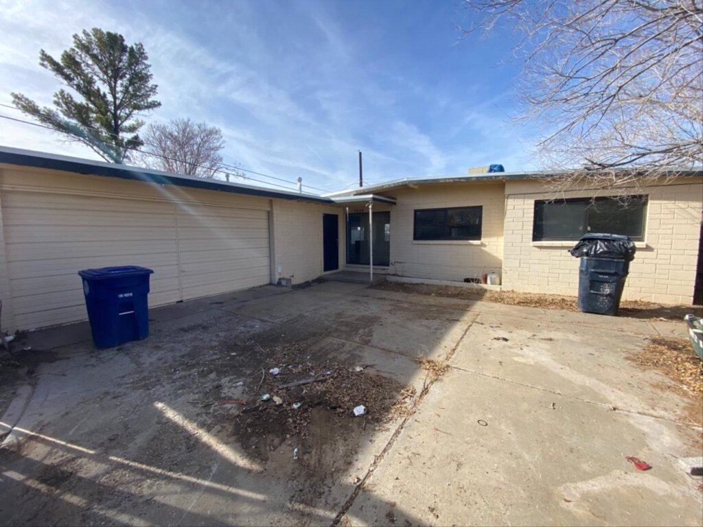 We'll buy any house in Albuquerque, New Mexico - Give us a call now!