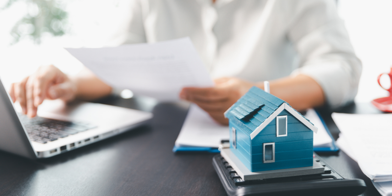 Sell Your House to the BankHow To Sell A House on Craigslist [market_city]