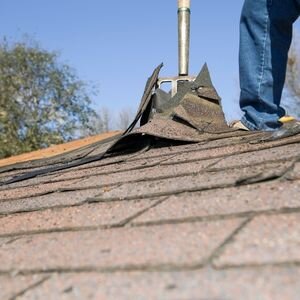 Should I Repair or Replace My Roof Before Selling