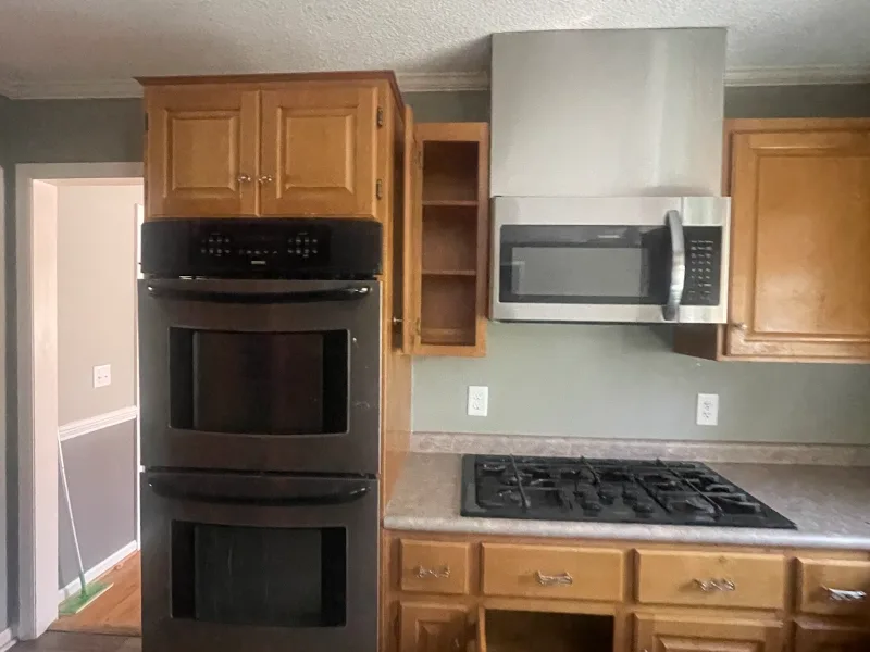 The same Aiken, SC kitchen before Longleaf bought the house