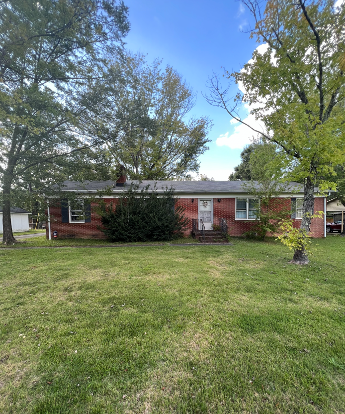 301 Greenbriar Dr, Matthews