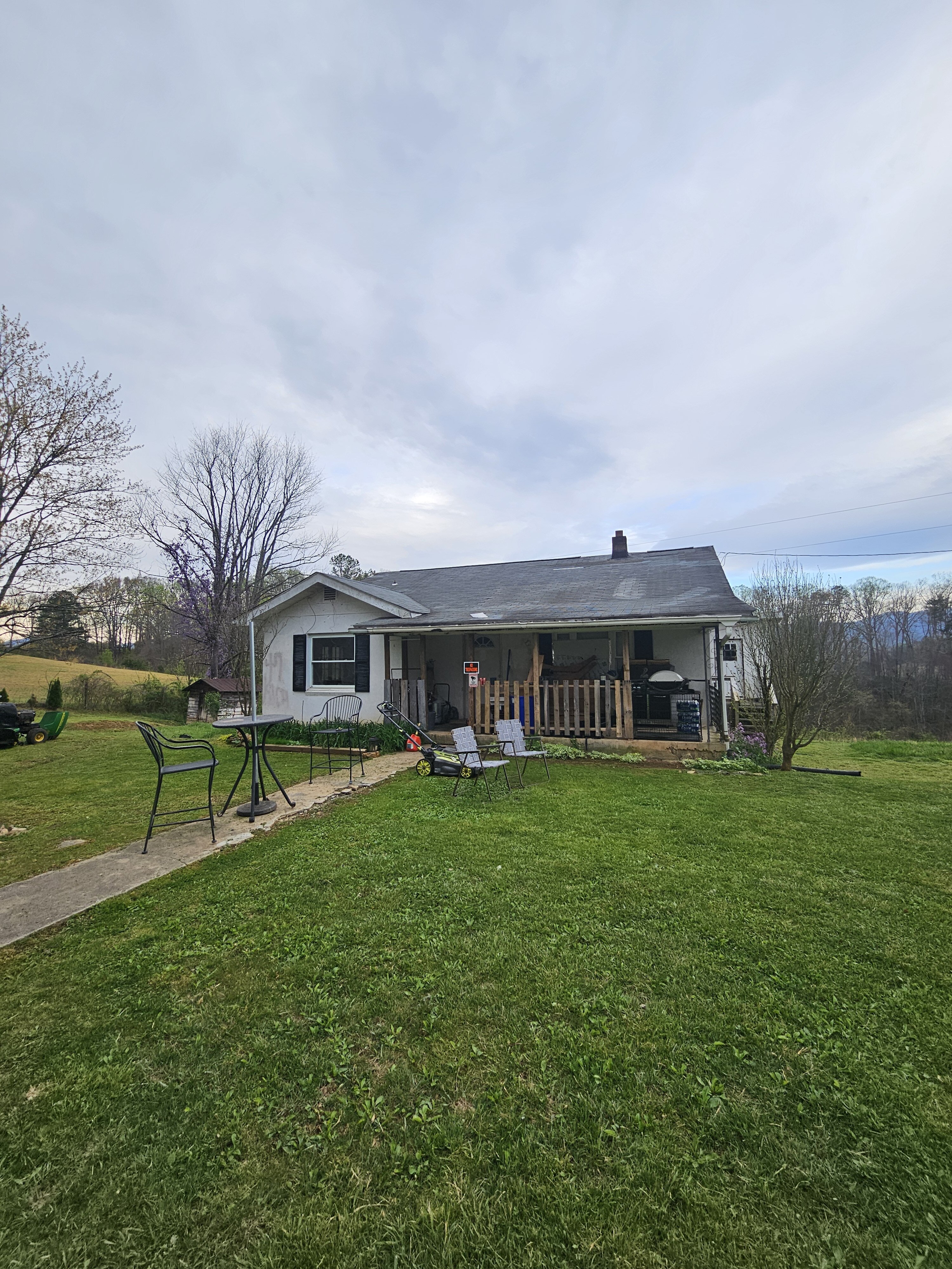 37 King Dr., Leicester