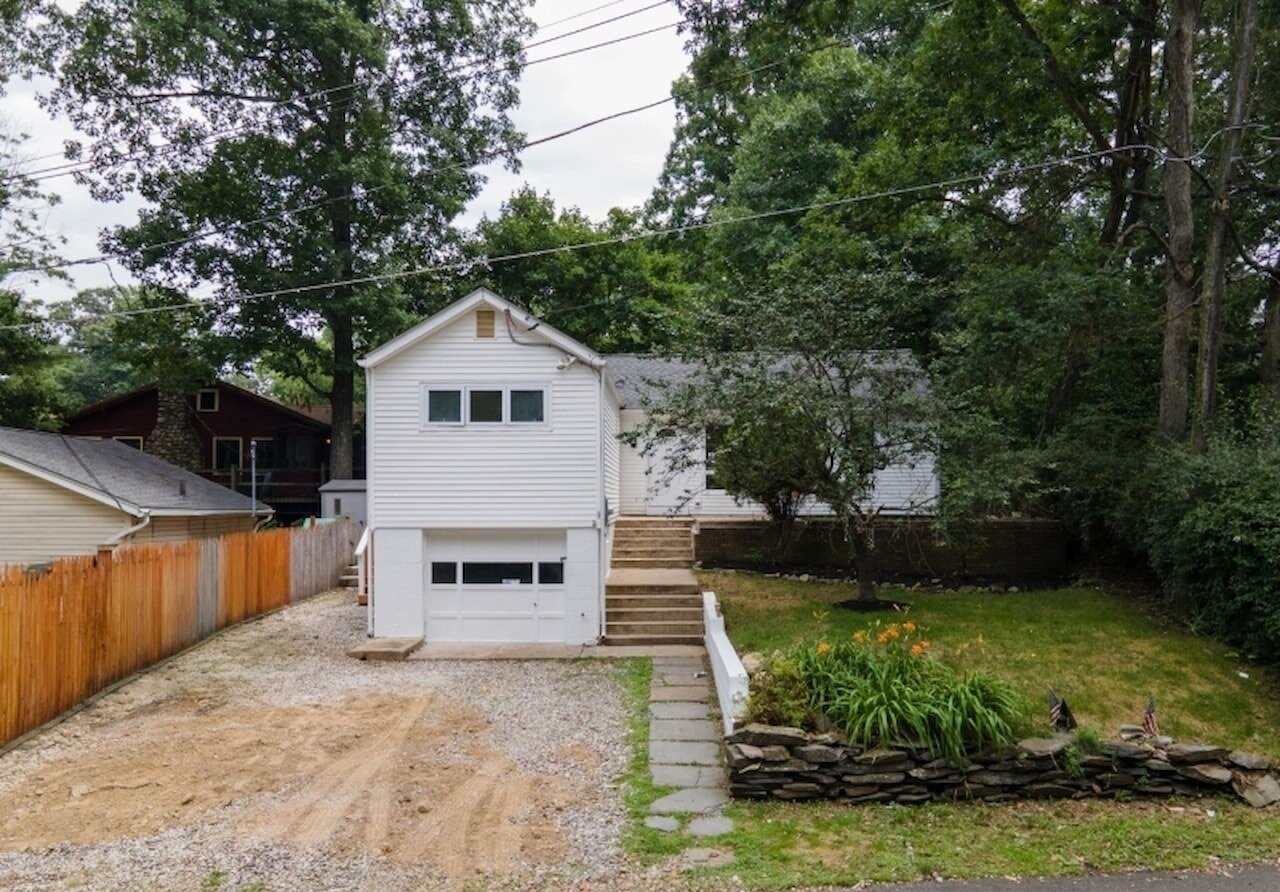 1 Strawberry Point Drive, Byram Township, NJ