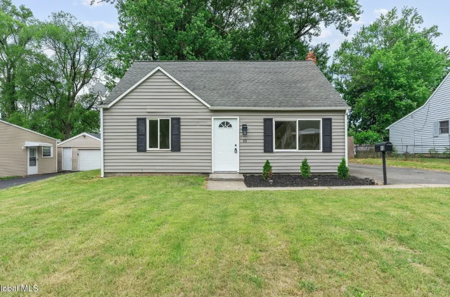 10 Perry St, Latham, NY