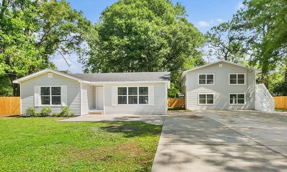 We buy houses in Jacksonville, FL - house exterior