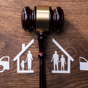 How to Manage Selling a House in a Divorce in Oregon