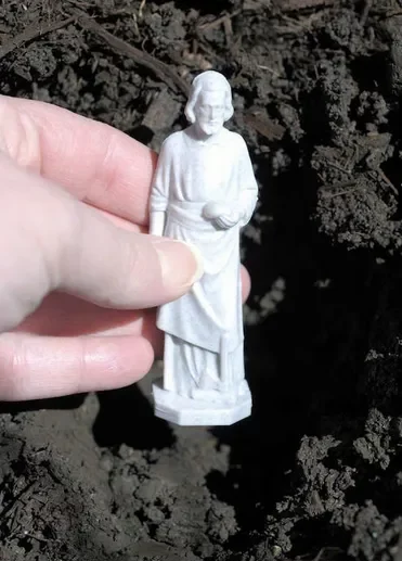 Enterrar a San José para vender una casa