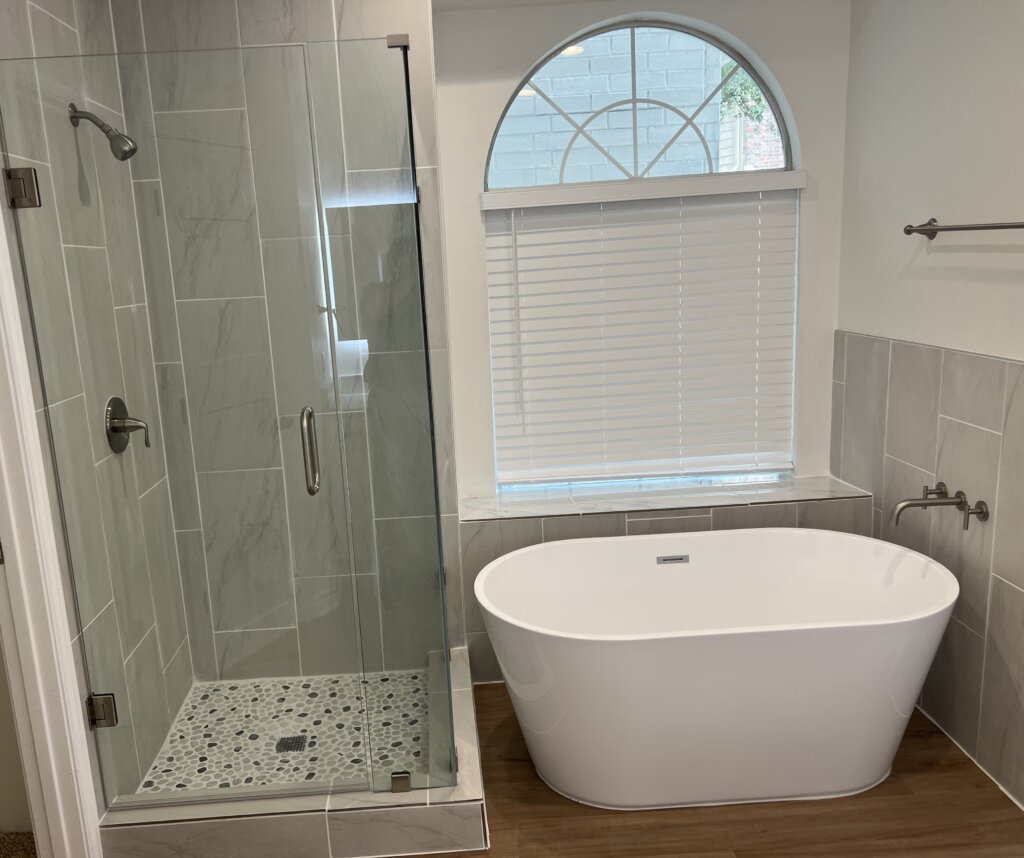 Soaker Tub for Small Bathroom