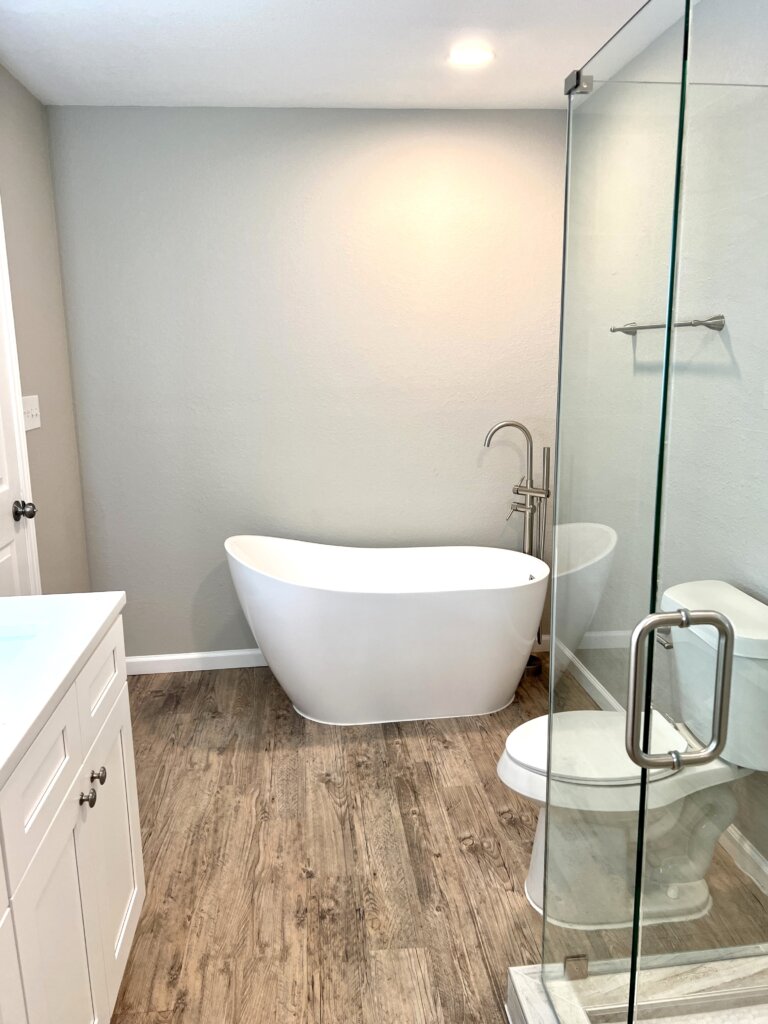 Soaker Tub for Small Bathroom