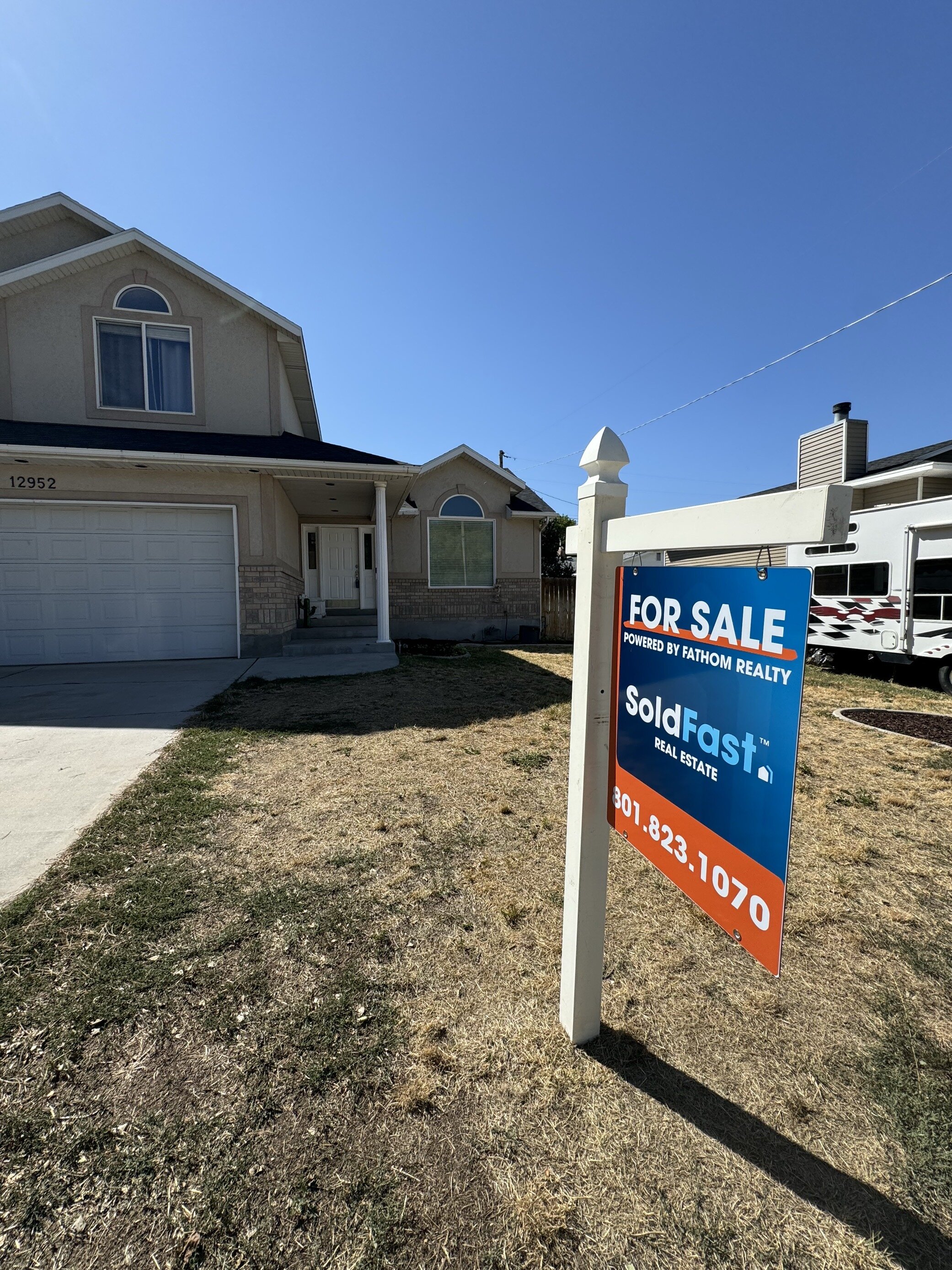 sold fast real estate agent sign in yard