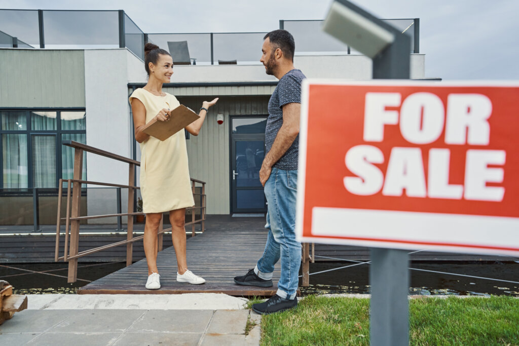 7 Tips for Absentee Owners Who Need to Sell a House in Miami