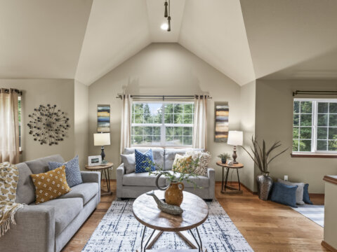 SELL YOUR HOUSE WITH AN AGENT