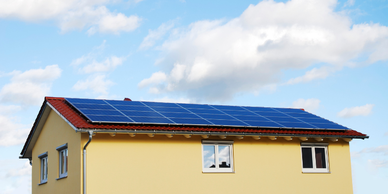 Do homes with solar panels sell faster in [market_city]