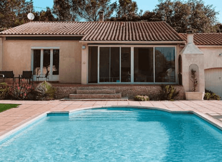 selling a house with a pool in florida