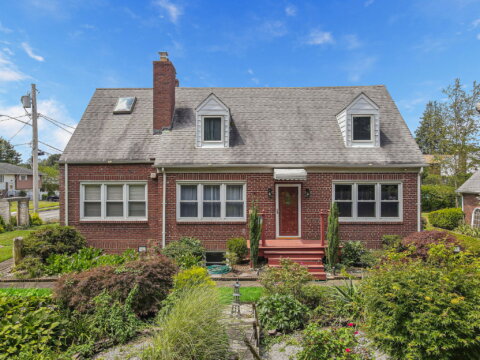 Front photo of 33 Oregon St, Deer Park NY, 11729