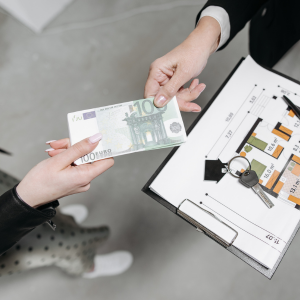 What Does a Realtor Charge to Sell a House In