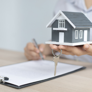 Can homeowners insurance be modified after closing on a home In Texas