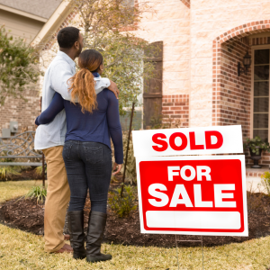 Who makes the HOA fee payment during closing In Virginia