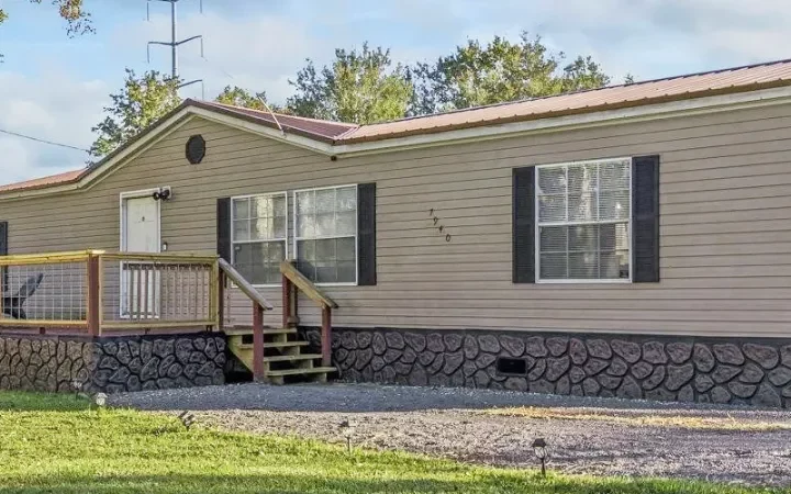 Mobile home faux stone skirting