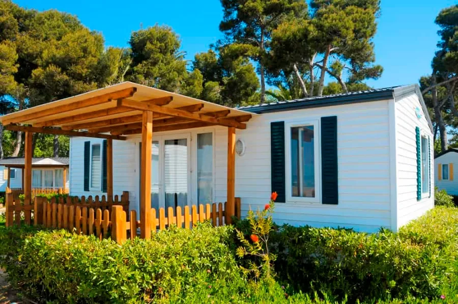 Maintaining the good condition and appearance of mobile homes