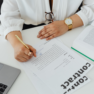 What Happens If a Seller Backs Out of a Contract In Oregon