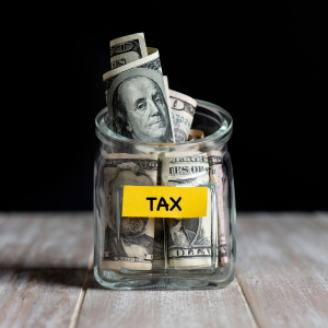 Who Pays Taxes on the Sale of a House in Oregon