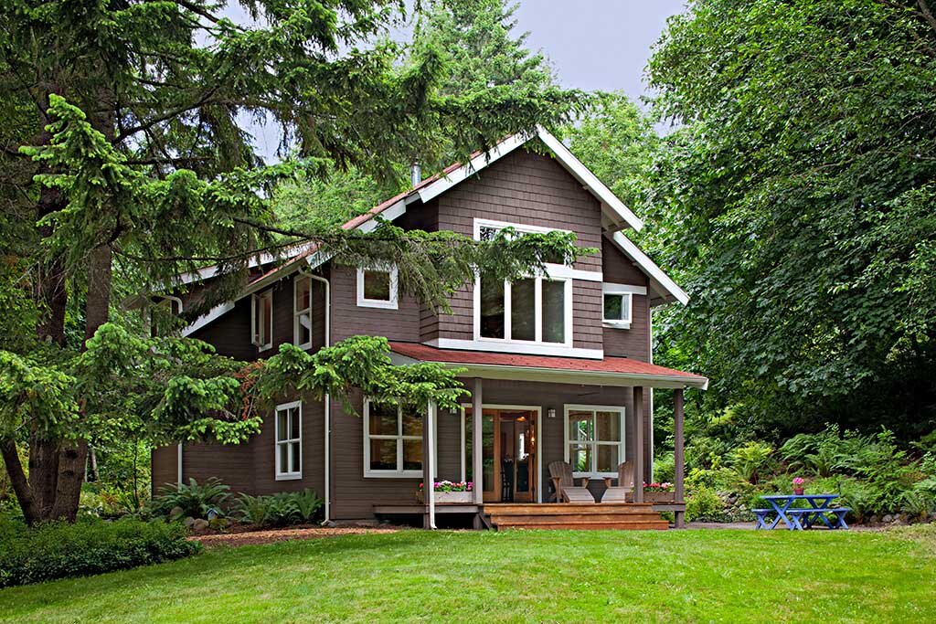 House with green lawn