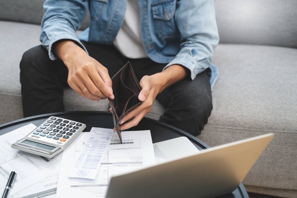 How to Sell Your House During Bankruptcy in Florida